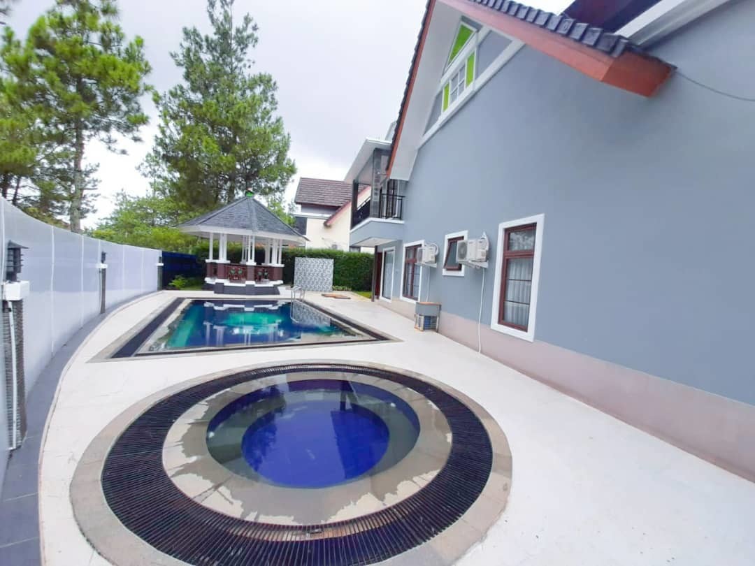 5 kamar tidur Kolam Renang Pribadi - villa puncak pass ciloto  FA1/01A