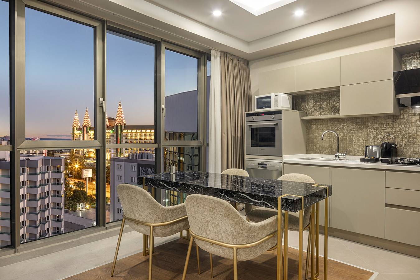 Penthouse Deluxe Duplex Suite / 1 BR