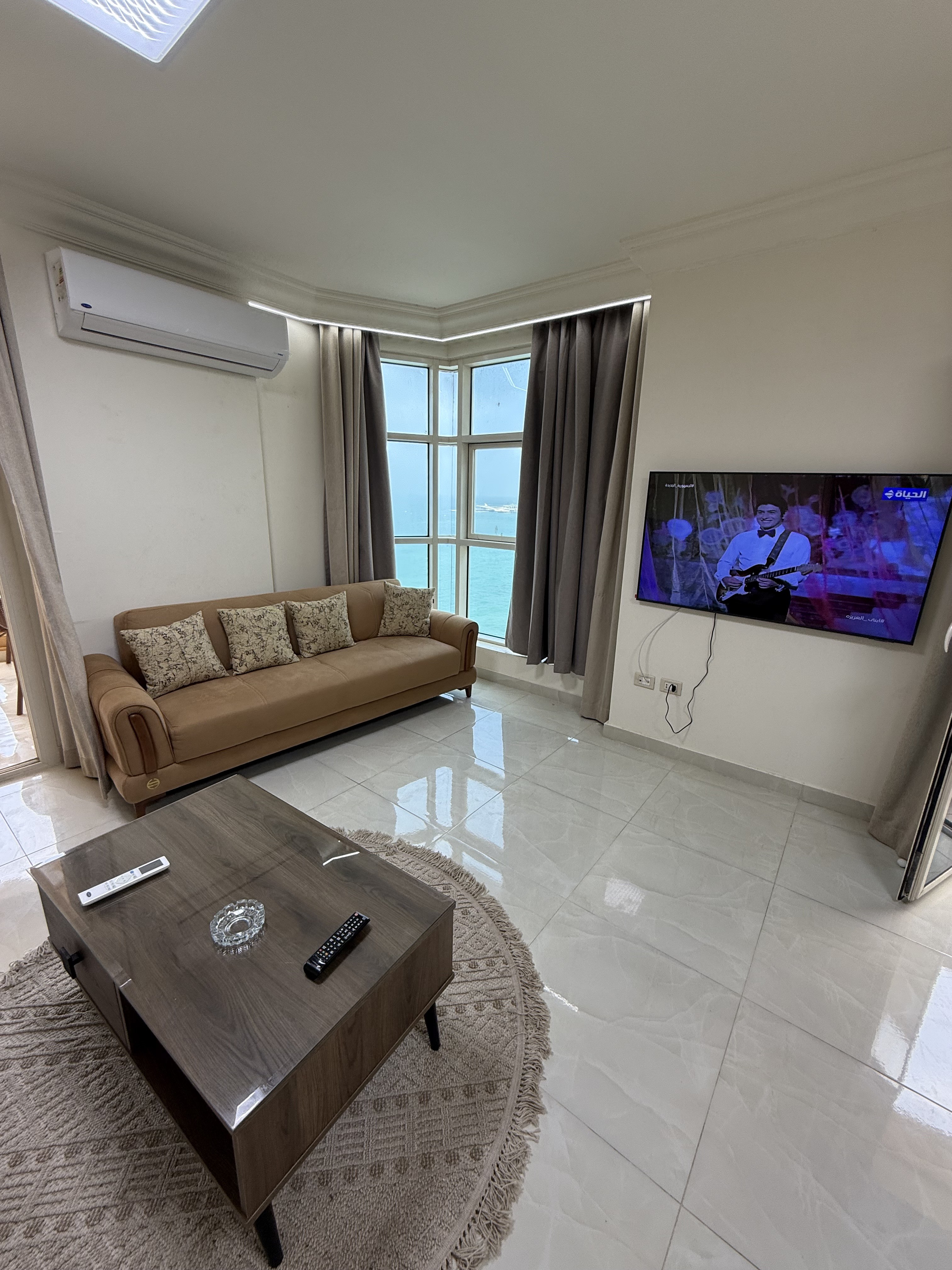 شقة ثلاث غرف نوم اطلالة مباشرة للبحر كود 901 VIP