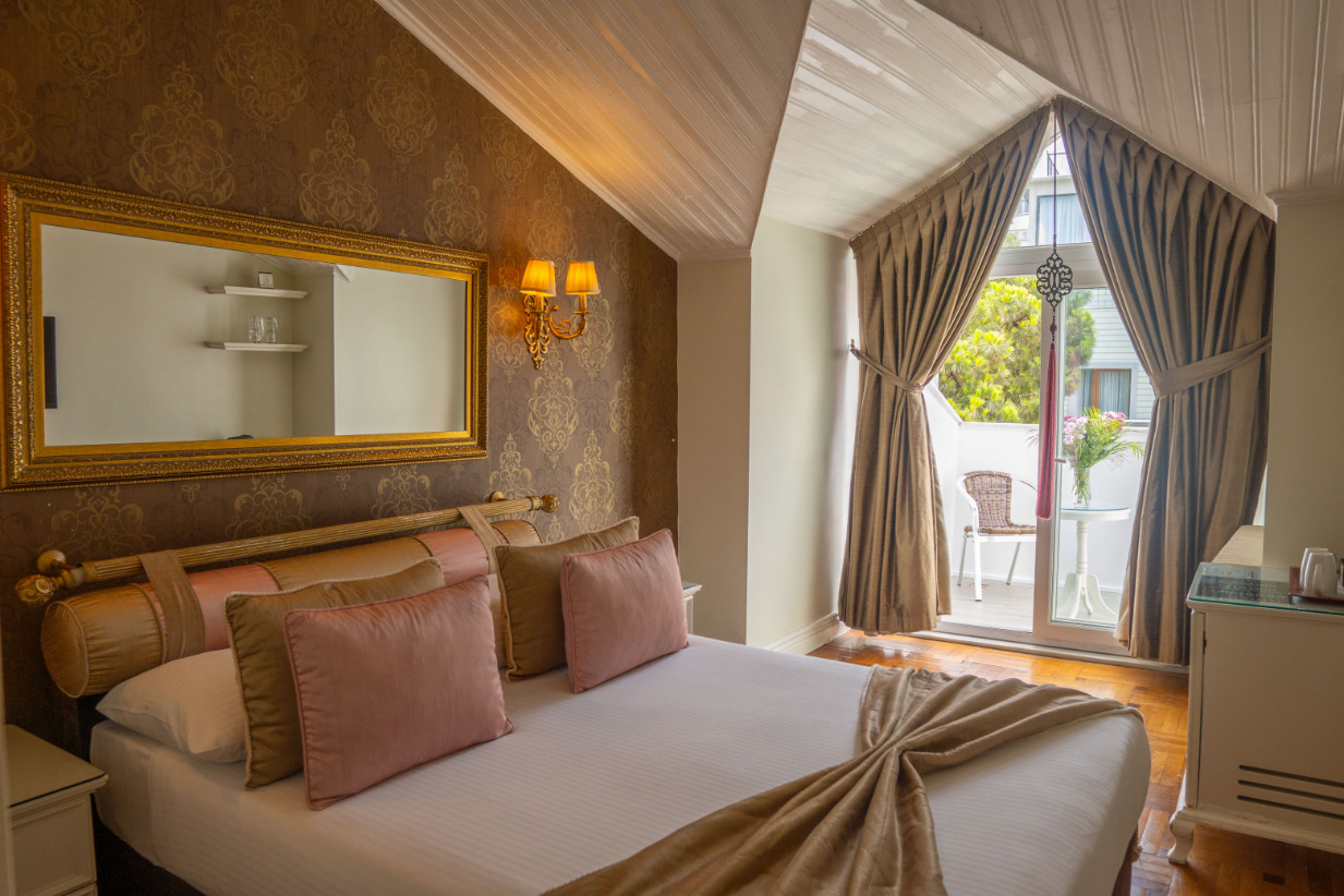 Elegance Single Room with City or Sea view