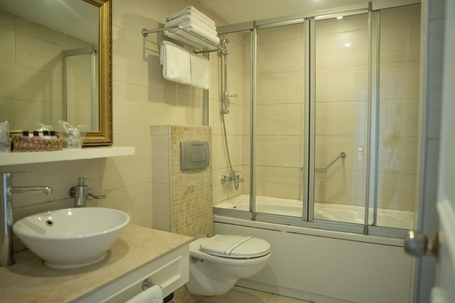 Elegance Single Room with City or Sea view