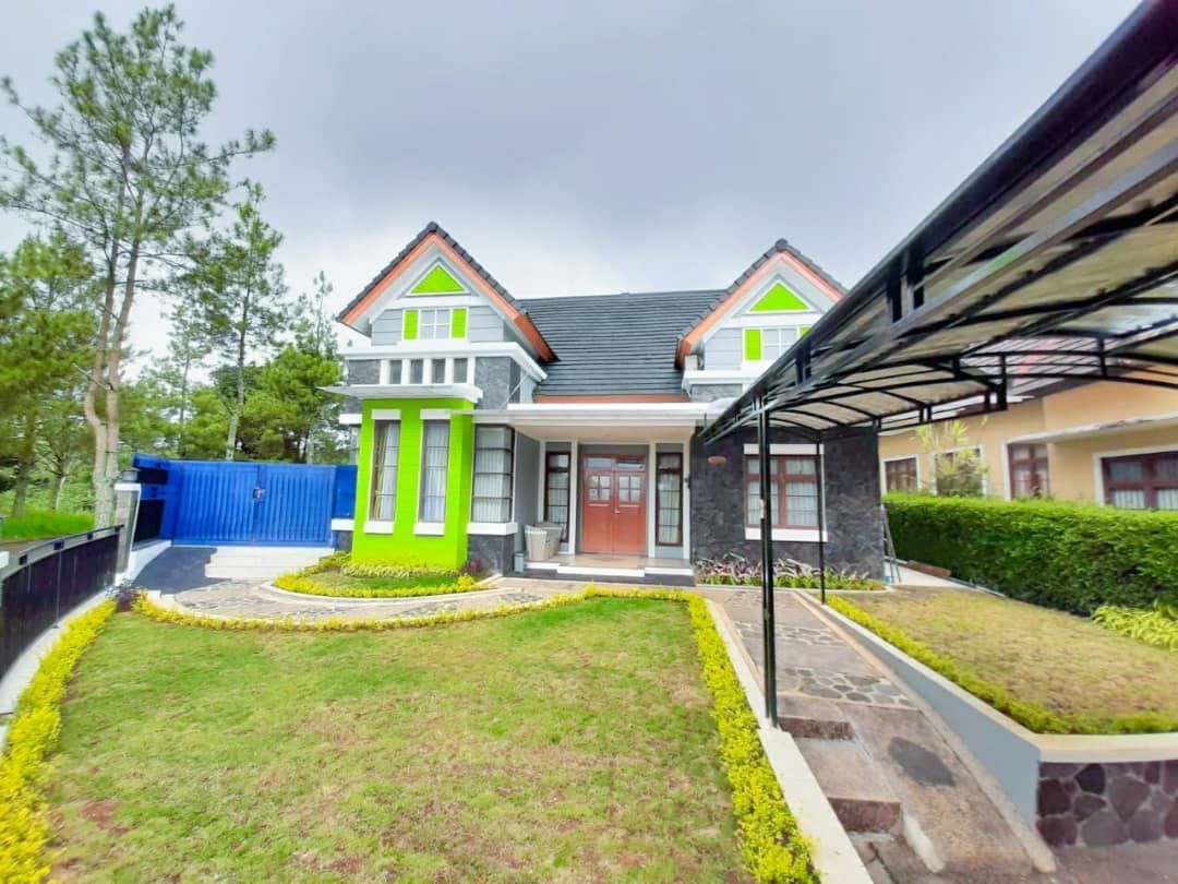 5 kamar tidur Kolam Renang Pribadi - villa puncak pass ciloto  FA1/01A