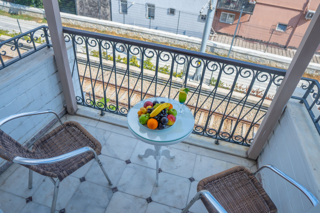 Elegance Single Room with City or Sea view