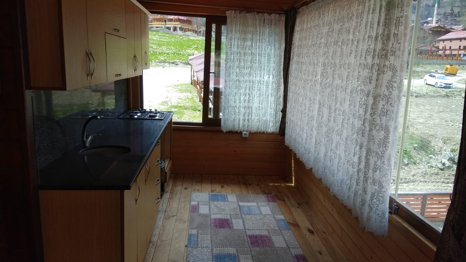 BEŞ EVLER APART 3+1 Göl Manzaralı Daire