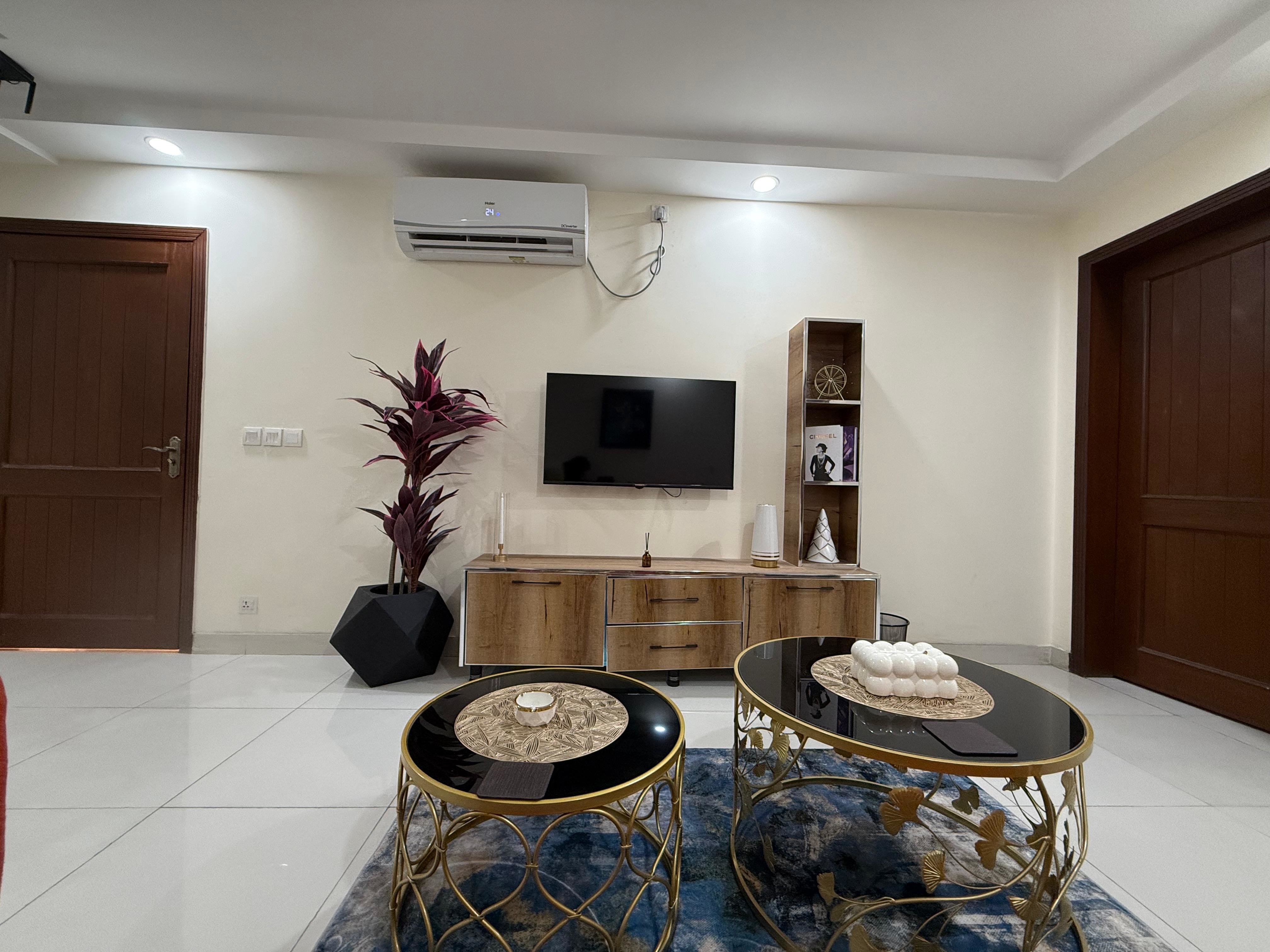 Luxury 1 Bedroom Apartment Gulberg