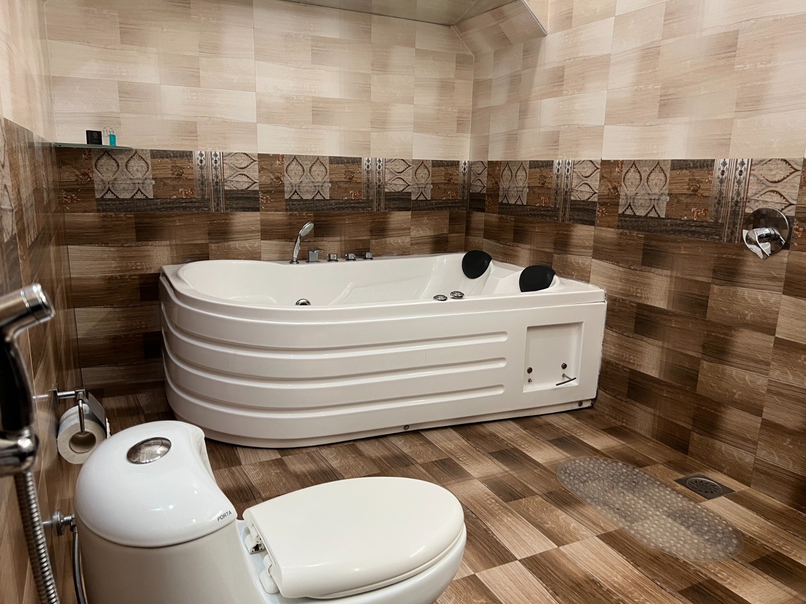 Executive Triple Room with Jacuzzi Bath