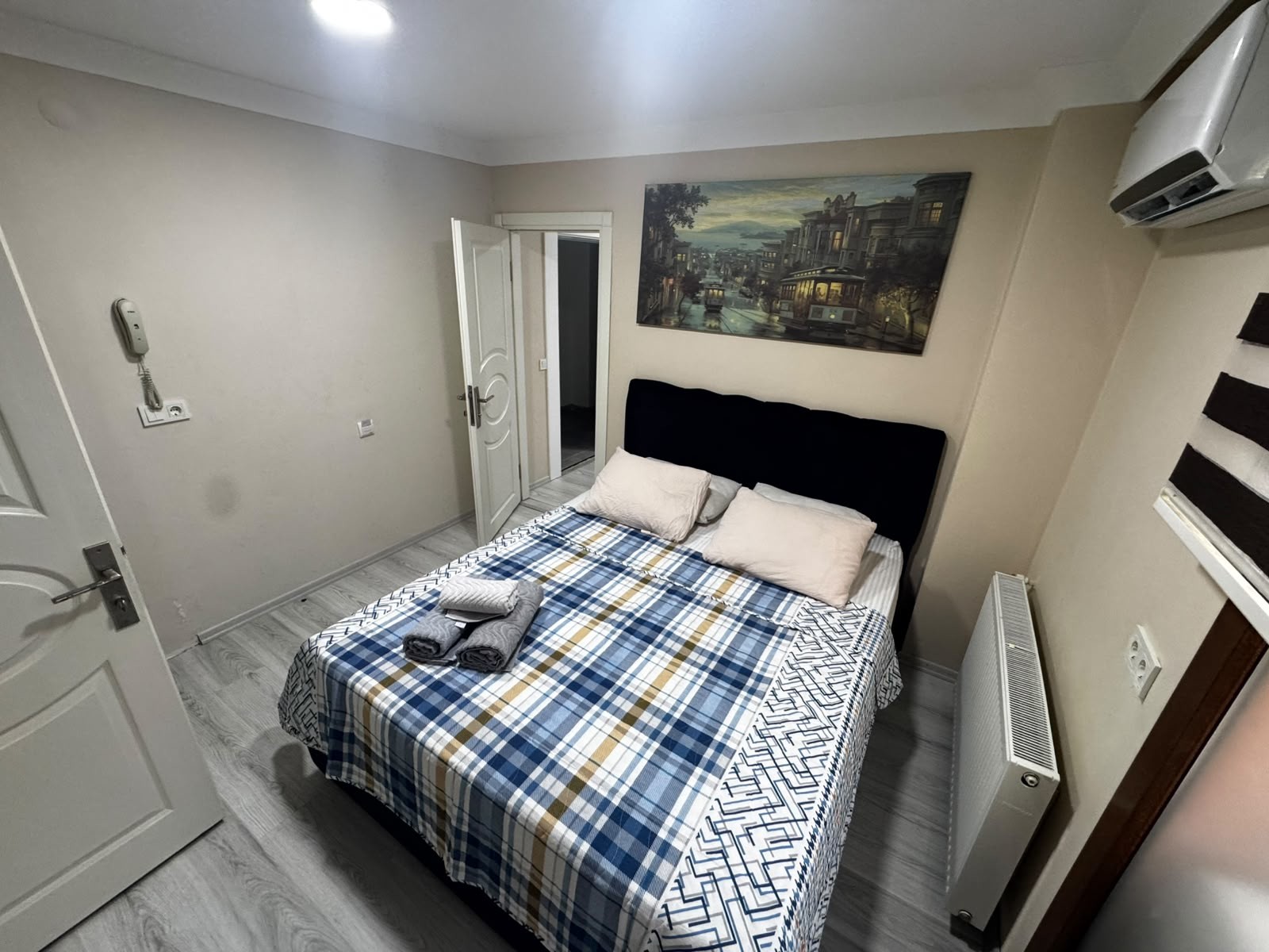 Quad Room *İki Tek Bir Çift Kişilik Oda*