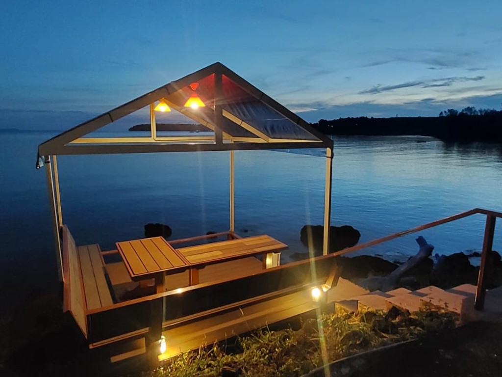 Restaurants and Bars6