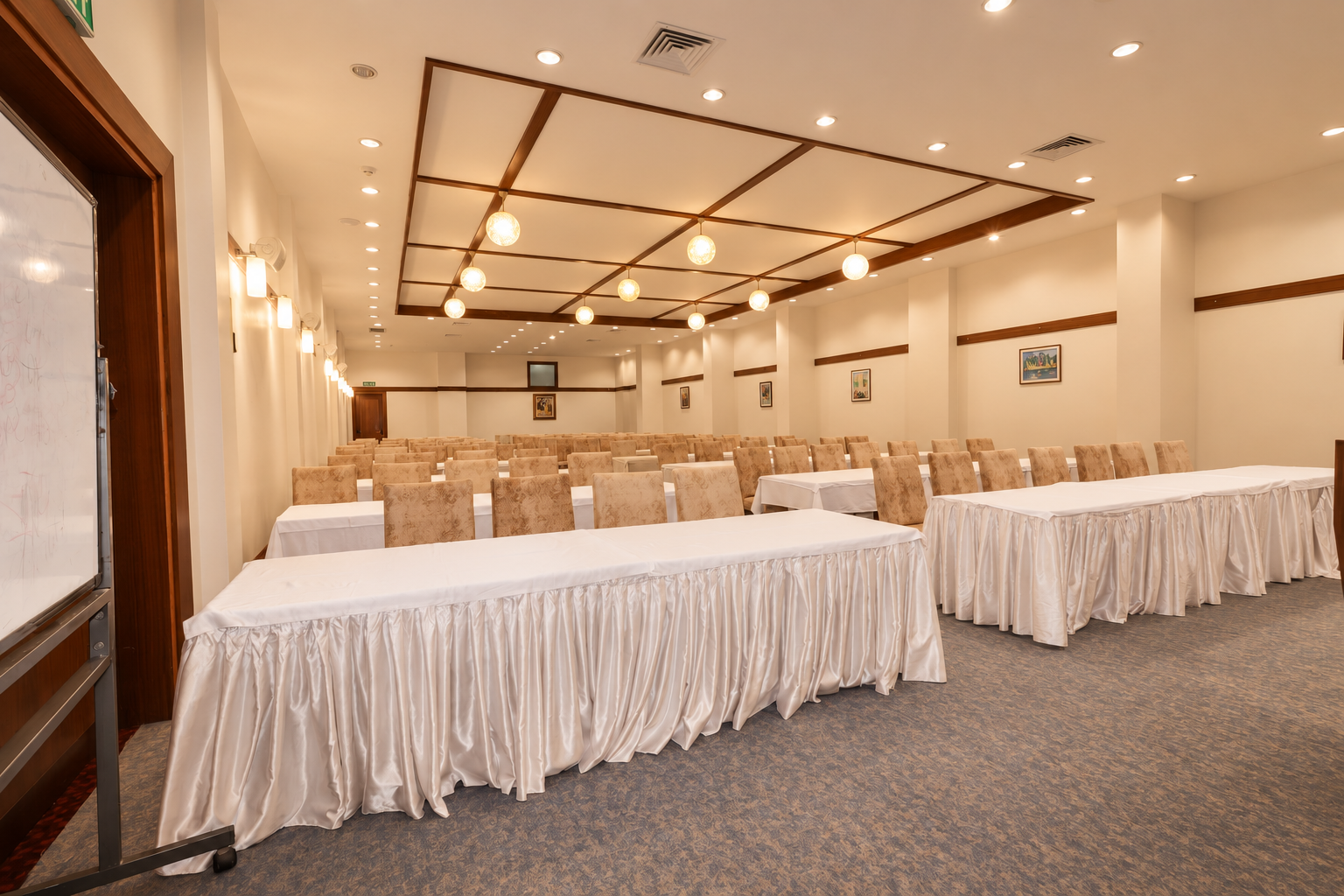 Lycus River Hotel Toplantı Ekipmanları ve D&uuml;zeni