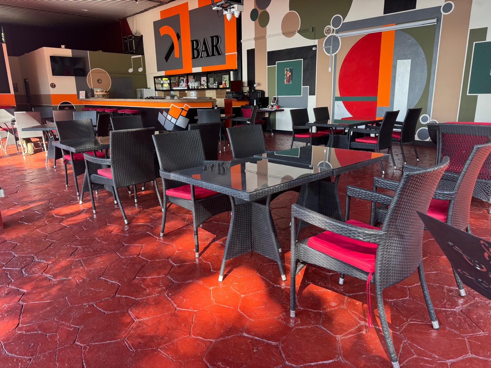 Area Restaurant and bar cafe'